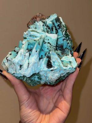 This is my second and final release of these incredibly beautiful pseudomorph after selenite that now features Chrysocolla, Malachite, and topped with a dazzling Quartz coating these come out of the Tenke Mine, Tenke-Fungurume area, Lualaba, DR Congo✨ these pieces plus more will be available on my live this Friday at 5 PM PST see you there! #fyp #chrysocolla #malachite #quartz #highgrade #collectorpiece #gemshowfinds 