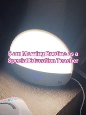 I THRIVE off an early morning routine!! I will front load my day till the day I die! #teacherlife #teachermorningroutine #teacherswholift #teacherworkout #fitness #5ammorningroutine #earlymorningroutine #morningroutine 