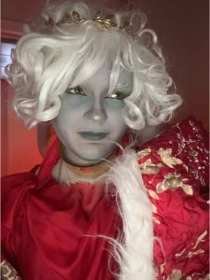 I never really showed this here. I changed crowns this time to see how it felt. I genuinely love cosplaying him it’s so cozy!  . . . #hypnos #hadesgame #hypnoscosplay #bodypaint #sfxmakeup 