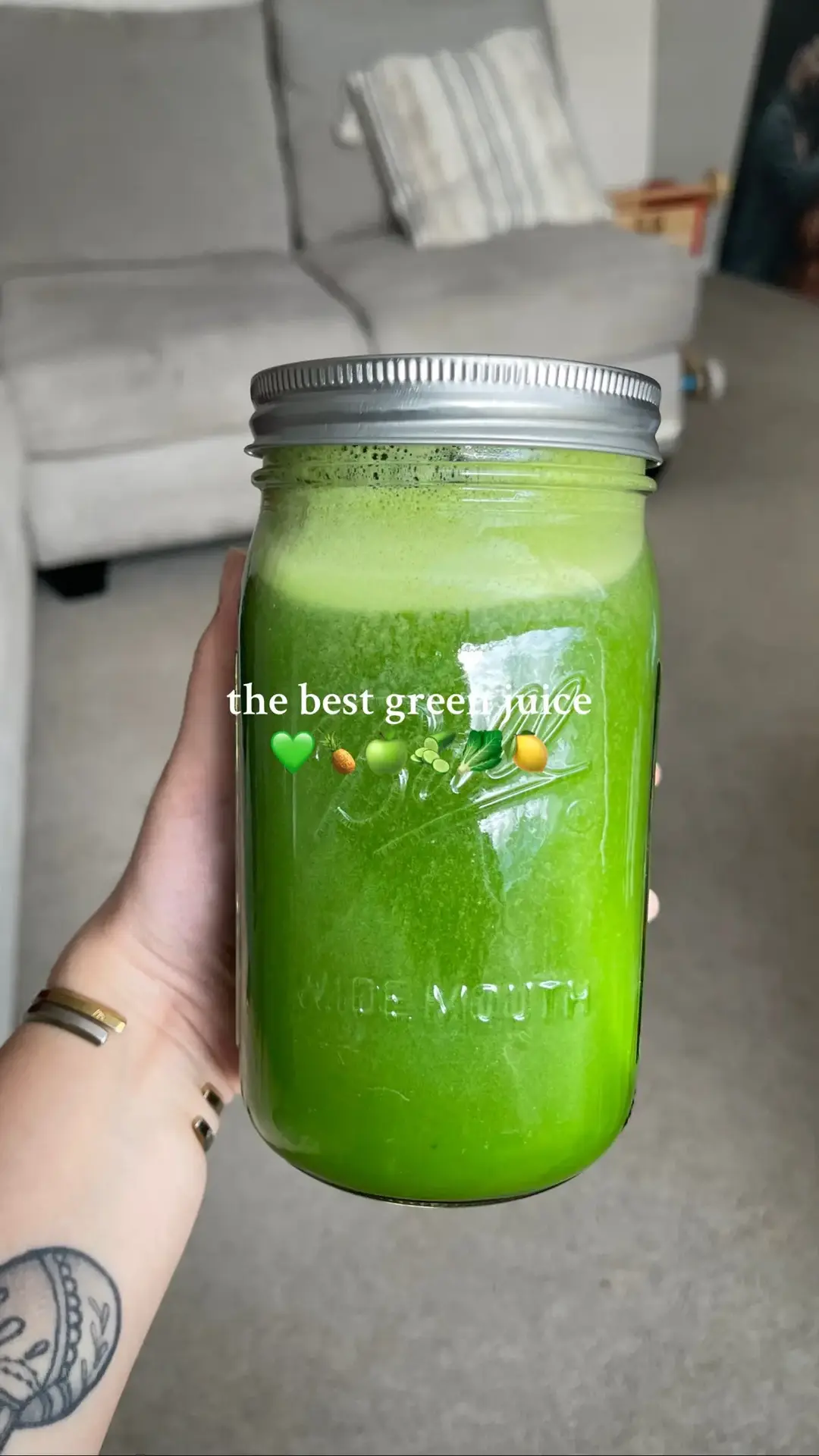 the easiest & best tasting green juice 😍 #greenjuice #juicerecipe #ninjacoldpressjuicer #coldpressjuicer #juicingforbeginners 