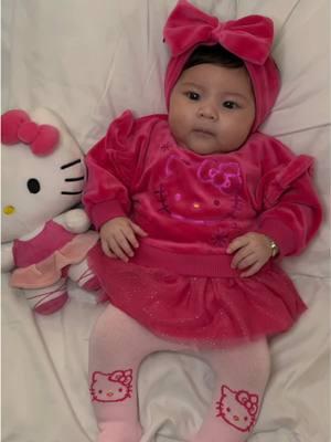 My little hello kitty girl 👶🏻🎀🩷  #fyp #firsttimemom #girlmom  #hellokitty #hellokittybaby #babytok #babygirl hello kitty, pink, girl mom, baby outfits, babygirl outfits, hello kitty baby, sahm, hello kitty finds, bows