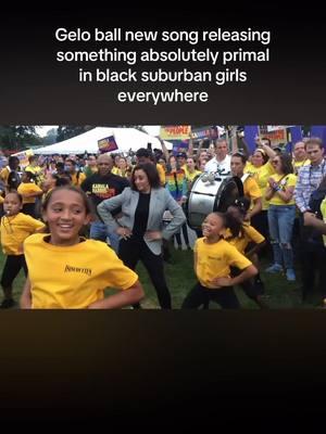 That silk press, BEND THAT CORNNAAAAA wooaaah. I can’t wait to go out and hear this song 😭😭😭 #KamalaHarris #isme #suburbanblackgirl 