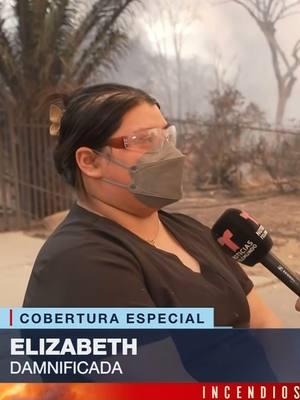 Una víctima latina nos relató entre lágrimas todo lo que perdió mientras su casa ardía al fondo. “Muchas memorias [de las] que ya no quedaron ningunas”, nos dijo la señora Elizabeth cuando las llamas aún devoraban su casa en #Altadena. Lamenta que no pudo llevarse muchas fotos familiares irremplazables. #California #IncendiosForestales