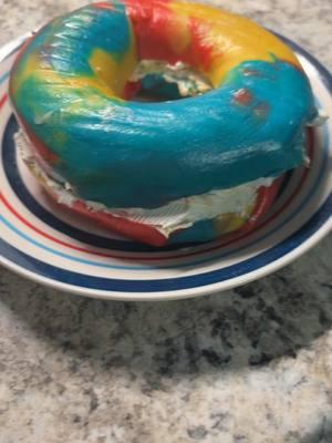 This was 🔥 #foodietiktok #airfryerbagel #tyedye #issavibe #tag #fyp #airfryerrecipes #redo 