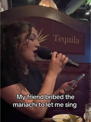 He came back from the “bathroom” and  then they were  handing me The mic 😭 #mariachi #mexican #latina #mexicanmusic  #banda #mariachis #ballad #luismiguel #juangabriel #mariachitiktok 