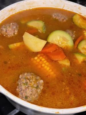 Caldo de ALBÓNDIGAS con verduras #caldodealbondigas #albondigasconverduras#caldos#sopas#recetadesopas#caldosrecetas#cocina#cocinando#recetastiktok#ellocosazon#parati#foryou