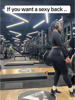 Bent over rows *chefs kiss* #onlinepersonaltrainer #brooklynpersonaltrainer #nycpersonaltrainer 