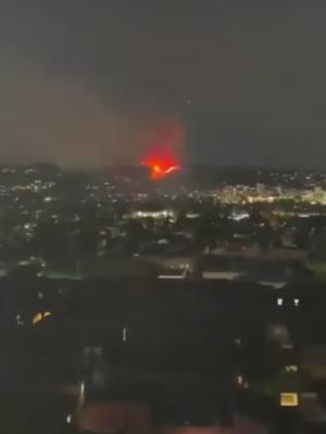 Another video of the new fire in Hollywood Hills, California. #LosAngelesFire #CAwx #HollywoodHills #SunsetFire