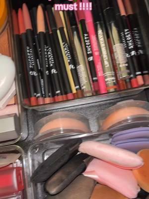 #makeuporganization #organizingtiktok #organization #organizemyvanity #vanityorganization #vanitydrawers #makeupcontainer #organizingmakeup #makeup #organizingcontainers #storageboxorganizer 