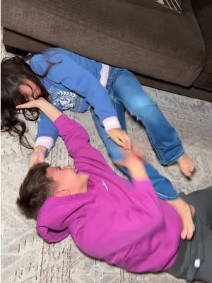 How this loooooooong winter break had us 🥊 💪 🤣 #reality #playfight #brother #funnyvideo #Siblings #paratiiiiiiiiiiiiiiiiiiiiiiiiiiiiiii #fyp #thestruggleisreal #lol 