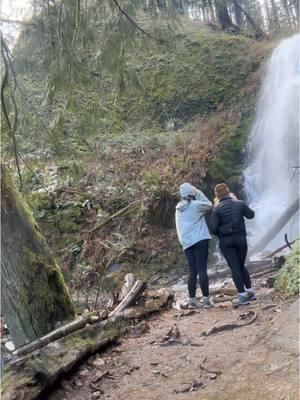 Sometimes you just gotta stare at a waterfall#foryou #fyp #foryoupage #gymgirl #washington #oregon #pnw #pnwhikes #pnwwaterfalls 