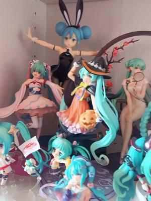 “No, I’m not drunk yet, I’m just getting started 🫡” I ran outta space on that console table so fast 😭 My Miku collection has grown SO large and so fast over these past few years!! I barely had time to process just how large my collection has gotten, especially now that I’ve branched outside of collecting Miku figures. If I’m correct, she still dominates the vast majority of the amount of figures I own ᕦ(ò_óˇ)ᕤ  ⋆ ⋆ ⋆  #hatsunemiku #mikuhatsune #figurecollection #figurecollector #hatsunemikufigure #mikuhatsunefigure #vocaloid #vocaloidfigure #anime #animefigure #animefigures #animefigurecollection #figurephotography #figurephotographer #kawaii #kawaiiaesthetic #animegirl #fyp 