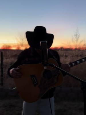 It was pretty dang cold recording this but here’s a tune by @Zach Top that constantly keeps playing in my head. I’m sure yall know it cause this song is called “I Never Lie”! 🤠#countrymusic #dzakisukarno #newmexico #classiccountry #zachtop 