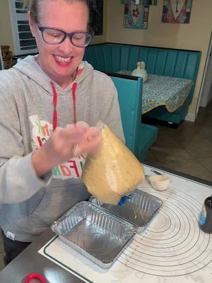 I build it in a bag. I’m enjoying being back in the kitchen. Recipe is from The Pink Crumb. Such a great banana bread recipe. #thebagholder #ziploc #baglady #mealprep #bananabread @The Pink Crumbb 