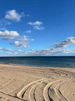 Winter beach vibes #jeeplife #eastcoast #dirtyhookeroffroad #sandpit 