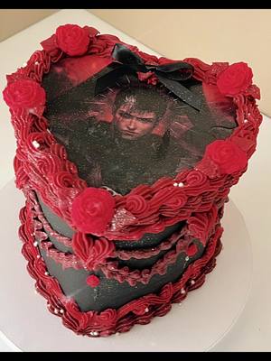 🌹Guts From BERSERK theme birthday Cake🌹 #gutsberserk #manga #anime #guts #redroses #vintagecake #heartshapedcake #redandblack #berserkanime #berserkguts #berserkfan #mangafan  #28thbirthday #pastel #bizcochito #custommade #ptp #cakesbyyesseniadegonzalez #follow #share #cakedecorating #cakeboss #cali #clovis #icandoallthingsthroughchrist #custom #fondant #fantasiafondant #allbuttercream #estercombs #wilton #wiltoncake #wiltonfondant #idontowncopyrightstothemusic 