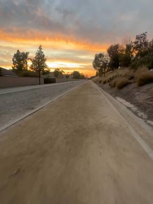 New year runs 🏃🏽‍♂️ Chasing sunsets 🌅 🌆 🌇. So therapeutic man. If you’re new into running, I promise it gets better and it’s the best form of cardio there is. Enjoy the views 🍹 🥤  #Running #trails #trailrunning #stravarun #strava #southerncalifornia #socal #california #losangeles #sunset #sunsetlover #sunsetvibes #nikerunning #beautifulsunset 