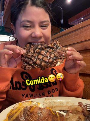 @Chris Hudson #texasroadhouse se lució #🤤 #😋🥰 #😇 #comida #hudsonfamily👨‍👩‍👧‍👧  #saritaychris👩🏻‍🤝‍👨🏼 #hudsonfamily👨🏻‍🦰👩🏻👶🏻 #lapatroncita😇 #sarahudson51 #Mushashon👨🏻‍🦰#FoodLover #texassteakhouse 