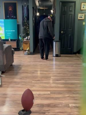 BAREFOOT ONSIDE KICK INTO THE PUSH BUTTON TRASH…..NO PROBLEM. #barefoot #onsidekick #inthehouse #accuracy #fyp #masterclass #trash #skill #talent 