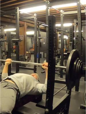 #lifttoeat #liftweightscrushplates #lifttoeatfitness #bench #benchpress #onthisday 