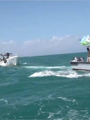 Dans le cadre des opérations de recherche et sauvetage en mer, dans la journée du Dimanche 05 janvier 2025, la Garde-Côtes Djiboutienne est intervenue dans une opération de sauvetage en mer au profit de pêcheurs somaliens qui ont dérivés pendant plusieurs jours en pleine mer. Les trois (03) pêcheurs à bord d’une embarcation de pêche de type *Volvo* avaient quitté le port de Berbera debut du mois de décembre 2024. Ils ont été alors victime d’une panne de moteur, qu’ils n’ont pas pu réparer avec les moyens à leurs dispositions à bord. Après avoir dérivé pendant plus de vingt-neuf (29) jours, les équipes du Département des Recherches et Sauvetage de la Garde-Côtes Djiboutienne est alors intervenue pour porter assistance et secours à ces pêcheurs et ainsi deux grands patrouilleurs ont été dépêchés en haute mer pour récupérer les trois rescapés et remorquer leur embarcation de pêche. La mission s’est déroulée dans des conditions optimales et les pêcheurs ainsi que leur embarcation de pêche ont été conduits sain et sauf jusqu’au Port de Pêche.  Les trois pêcheurs ont été ensuite évacués par une ambulance 🚑 de la Garde-Côtes Djiboutienne et conduit au Centre Médical de l'institution pour bénéficier des soins médicaux nécessaires après les épreuves qu'ils ont traversés en pleine mer. Cette opération de sauvetage en mer menée avec succès est le reflet de la force de l’action en mer de la Garde-Côtes Djiboutienne et son implication sans faille et continue dans les missions de recherches et sauvetage des personnes en état de détresse en mer. Service Presse de la Garde-Côtes Djiboutienne.#djiboutitiktok🇩🇯🇩🇯 #gardecotedjiboutienne #2025 #RTD 