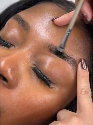 Drop a ❤️for BROWS👇🏾Share with 5 browlovers👩🏻‍🤝‍👩🏿 Dreaming of fuller brows? Let us bring them to life!  #phillybrows #phillyhairstylist #niccktownsendsalon #phillybarber #phillyeagles #philadelphia