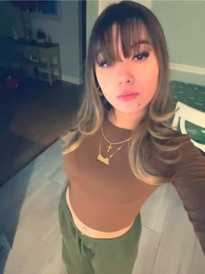 🙇🏻‍♀️ . . #fyp #bangs #prettygirls #viralvideo #foryoupage #money #tiktoker #hairtok #viralsound #ilike #lipsync #winterbreak #delight #pink 