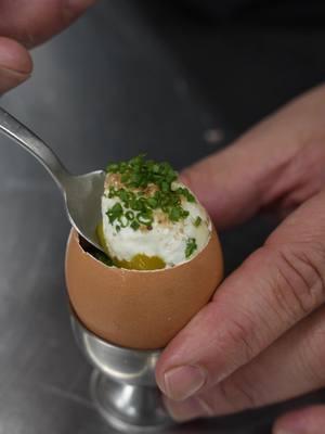 Have you ever heard of this egg? This is the arpege egg, created by Chef Alain Passard at his three-star Michelin restaurant in Paris, l'Arpège. Try this at home you will be surprised by the contrast of flavor and temperature. #eggs #food #cooking #frenchcooking