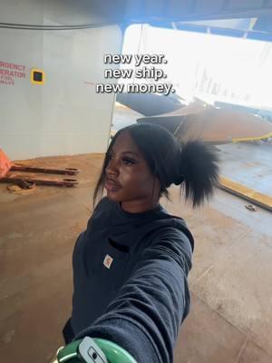 always working ☺️☘️ #fyp #foryoupage #shiplife #lifeatsea #ship #cargoship #seamantiktok #seamanlife #seaman #bayarea #loisb #transport #amazon #cargo #vessel #maritime 