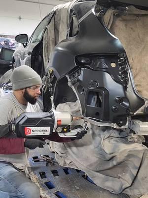 Porsche macan. 🛠👽🛠 ...#autocollision #autoshop #autopaint #autotech #autobodyman #autotechnician #autorepair #autobodytech #bodywork #carrepair #carpaint #chaspiteria #carcollision #carrepairingautocollision #autotecnico 