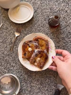 ✨ lil bitty panettone french toast ✨ my mom (an og mini lover) gifted us these cutie little panettones for xmas and i just had to turn it into french toast ☺️ a decadent treat in a tiny little package 🎁 this is a chocolate chip one, regular panettone is just as good here, everything gets nice and caramelized and with a smidge of butter and some syrup (& cute dusting of pow sugar for the ✨aesthetic✨) it’s just a delicious little brunch 💕 ok ttfn #panettone #minipanettone #panettonefrenchtoast #frenchtoast #minifood #brunchrecipes #cutefood #present #tinykitchen #fyp #🍞