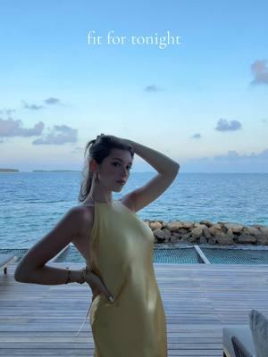 FIT CHECKKKKKKK maybe my first ever…nerve wracking. you can’t even see my hotel slippers in this but oh well  gown from @reformation 💛 #fitcheck #maldives #vacation 