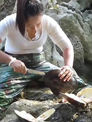 😱Giant pearl clams, oversized pink pearls #pearl #pearls #pearljewelry #goldenpearl #pickingpearls #clam 