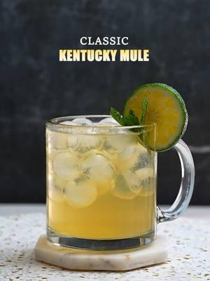 This is another classic cocktail that I absolutely love! 🥃✨ The Classic Kentucky Mule is simple to make and absolutely delicious. 😍🍹 Perfect for any occasion! 🎉 Recipe: • 2 oz bourbon 🥃🔥 • 1 oz lime juice 🍋💚 • 3 oz ginger beer 🍺⚡ Stir, sip, and enjoy! 🥂🍸 Cheers! 🎊🍻 #bourbonsmash #bourbon #whiskey #mule #kentuckymule #bar #bartender #bartenderlife #cocktailsrecipe #cheers #classiccocktails