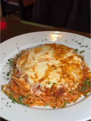 Everybody loves somebody, and we love our Veal Parmesan! #vealparm #parm #vealparmesan #vealparmigiana #parmigiana #parmigiano #vealcutlet #spaghetti #italianrestaurant #italianstyle #italiansdoitbetter #italianfood #italiano #queensnyc