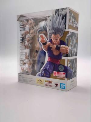 (FIGURE UNBOXING) . . SH Figuarts Dragon Ball Super Super Hero Gohan Beast . . Finally decided to open this, I honestly wasn't too crazy for the movie but it admittedly was fun to watch. I do love that they gave us this transformation for Gohan but to what end? It kinda seems like this storyline won't be picked up in the shows for a long time. Anyways back to the figure, not much to complain about other than my faceplates won't seem to complete seat in leaving gap that can be annoying to look at. As far as articulation and sculpt it's basically the super hero Gohan figure that got released prior which was a solid release. Just wish this came with more tbh. Still a solid figure tho!  . . Rating: 8.1/10 . . #shfiguarts #shfiguartsdragonballz #shfiguartsdragonball #shfiguartsdragonballsuper #dragonball #dragonballsuper #dragonballz #dragonballsuperheroes #gohan #gohanbeast #unboxing #toyunboxing #toyreview