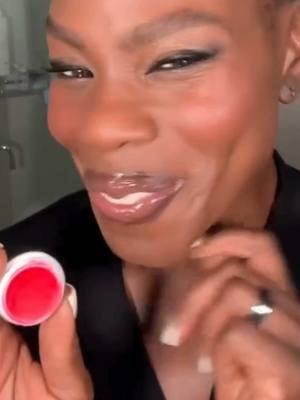 Danessa has been hearing a lot of talk about our Blurring Balm Powder Flushed in the shade Red Velvet...Too bad it's only a mini! (For now?) 👀 Have you tried this perfect shade of red? ❤️ #blush #blushtrend #cheekcombo #blushcombo #pink #pinkblush #makeup #beauty #makeuptutorial #beautyhacks 