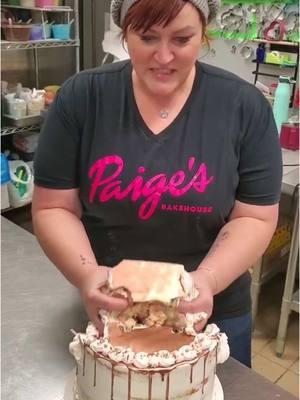 #cakesmash #fyp #bakersoftiktok #getyourhandsdirty #buttercream #paigesbakehouse #buttercreamcake #customcakes #roundrocktx #womenownedbusiness #austintexas #bakery #caketok #birthdaycake 