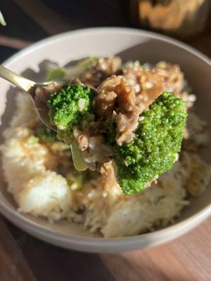 Link in bio for my Amazon storefront where the full recipe can be found!  Dinner in one pan and 30 minutes? You already know they’re my favorite!🥦🥩 This One-Pan Beef and Broccoli is a flavor-packed game-changer for busy nights—tender beef, crisp broccoli, and a savory-sweet sauce all come together in just one skillet. Minimal cleanup, maximum flavor, and ready faster than takeout. Your weeknight hero has arrived! #onepanmeals #30minutedinner #EasyRecipes #beefandbroccoli #easydinner #thecookingmawma