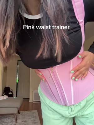 Working on my summer body 😛#viralpinkwaistrainer #pinkwaisttrainer #cinturitachallenge 