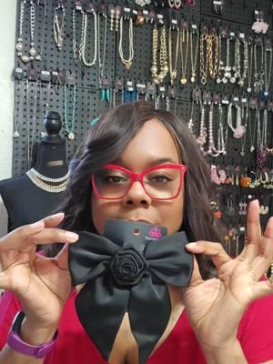 This #bow is soooooo cute dont you agree!? grab yours bwfore they are gone. #liveshopping #recap #TikTokShop #fashion #hairaccessories ##fivedollarbling #bmneshaj 