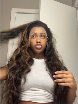 This is soooo full😍 @Suntu Hair Store #lacewigs#honeyblondehair#hdlacewigs#highlightwig#ombrehair#humanhair#bodywavehair#viralvideo#hairtiktok#wiginfluencer#blackgirltiktok#blackgirlmagic#wigsforblackwomen#fye#fypシ 