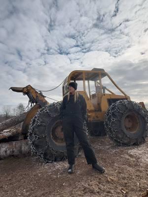 Happy Friday!  #maine #fyp #farmersdaughter #tallgirl #dickies #cow #bibs #familyfarm #farmtruck #cattle #gmc #skidder #logging #diesel #case 