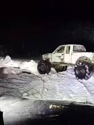 You do what you got to do to go wheeling #whatarigg #wheeling #snow #offroad #gottodowhatyougottodo #mountians #