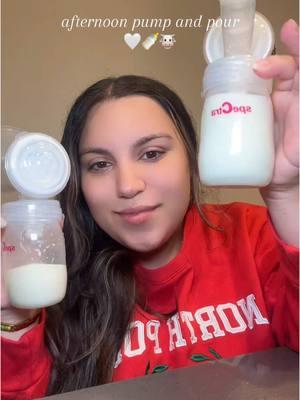 it’s been extra hard to wake up and pump with this weather haha ❄️ #MomsofTikTok #momtok #breastmilk #breastmilkstorage #breastmilktok #breastfeeding #breastfeedingjourney #breastfeedingtok #pumping #pumptok #pumpingmom #pumpingmama #pumpandpour #pumpandpourwithme #pumpanddump 