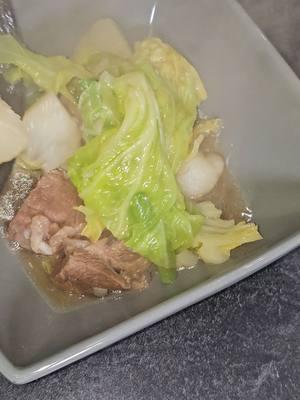 It's cold out, so I'm making Bulalo Soup (no corn today!). 🍜🍲😋   #SoupRecipe  #ComfortFood  #HomeCooking  #filipinofood  #Bulalo #soup  #fyp 