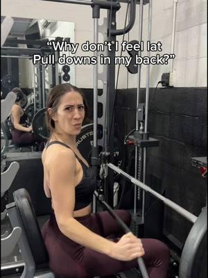 🔥Make this SMALL adjustment… AND FEEL the difference it makes in your back engagement when doing Lat pull downs!👀🤝🏻 Tag a friend who NEEDED to see this!💌 As always DM 💌 me for coaching inquires, or comment below “IM IN” and I’ll send you the direct link to apply for one on one coaching with me and my team before our price increase! 🤝🏻 #onlinecoach #howtoloseweight #weightlosshacks #latpulldownform