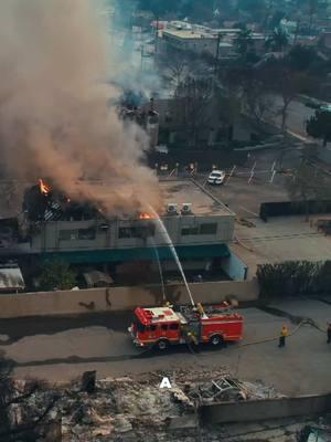 I went to the heart of the fire in Pasadena to film this conten. Los Angeles today 7-8  January 2025 🔥FULL VIDEO ON MY YOUTUBE CHANNEL✅ #reportage #cnn #losangelesnews #citizen #pacificpalisades #palisades #palisadesfire #california #weather #cawx #severeweather #losangeles #losangelestoday #fire #pasadena #santamonica #santamonicafire #firedepartment #foxnews