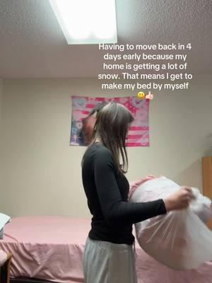 I don’t want to be here right now 🫠 #collegelife #snowday #snowedin #college #dormlife #iwannagohome #fyp #fypシ #fypシ゚viral #fypage #fypp #venting 