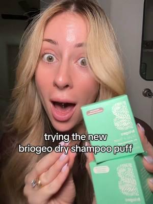 Trying the new @Briogeo dry shampoo puff! #briogeo #dryshampoo #dryshampoohack #day3hair #hairwashday #greasyhair 